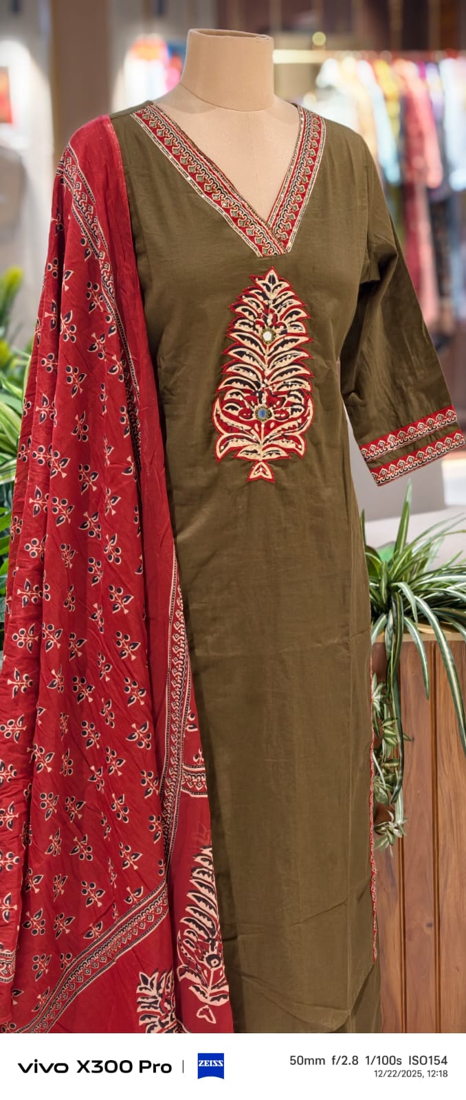 Palm Print Highlighted V-Neck Line Full Suit With Dupatta In Cotton Fabric- 12983 Lean Fit.0/