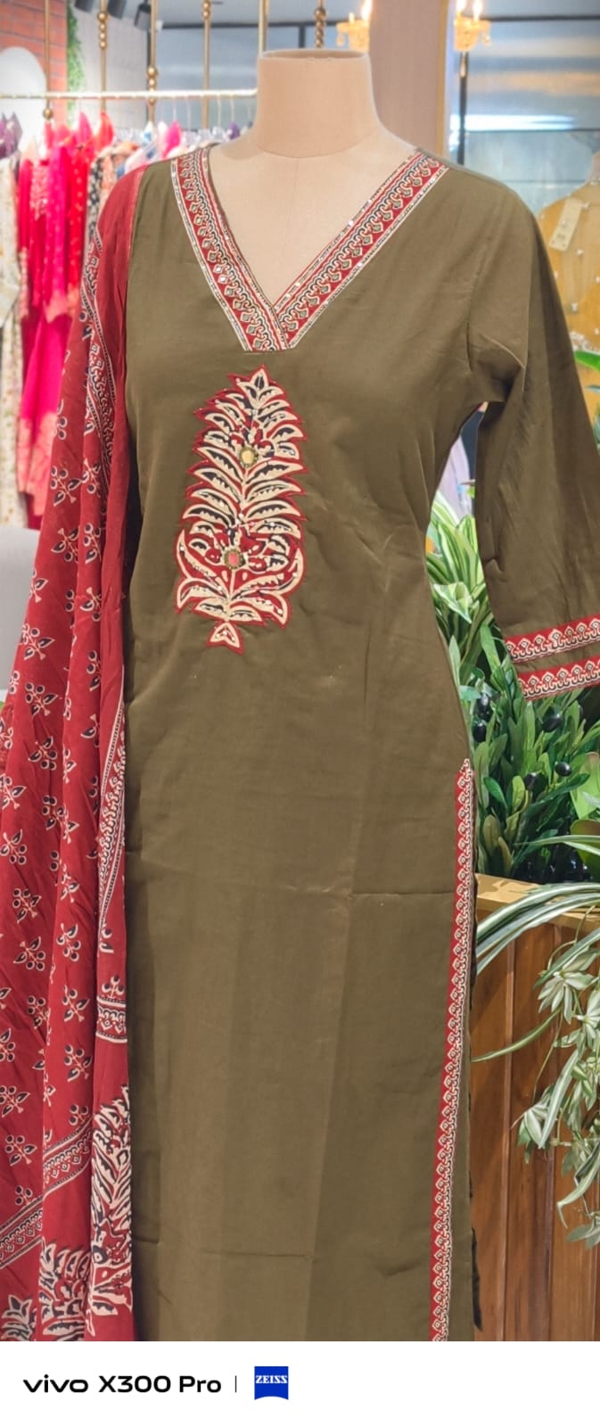 Palm Print Highlighted V-Neck Line Full Suit With Dupatta In Cotton Fabric- 12983 Lean Fit.0/