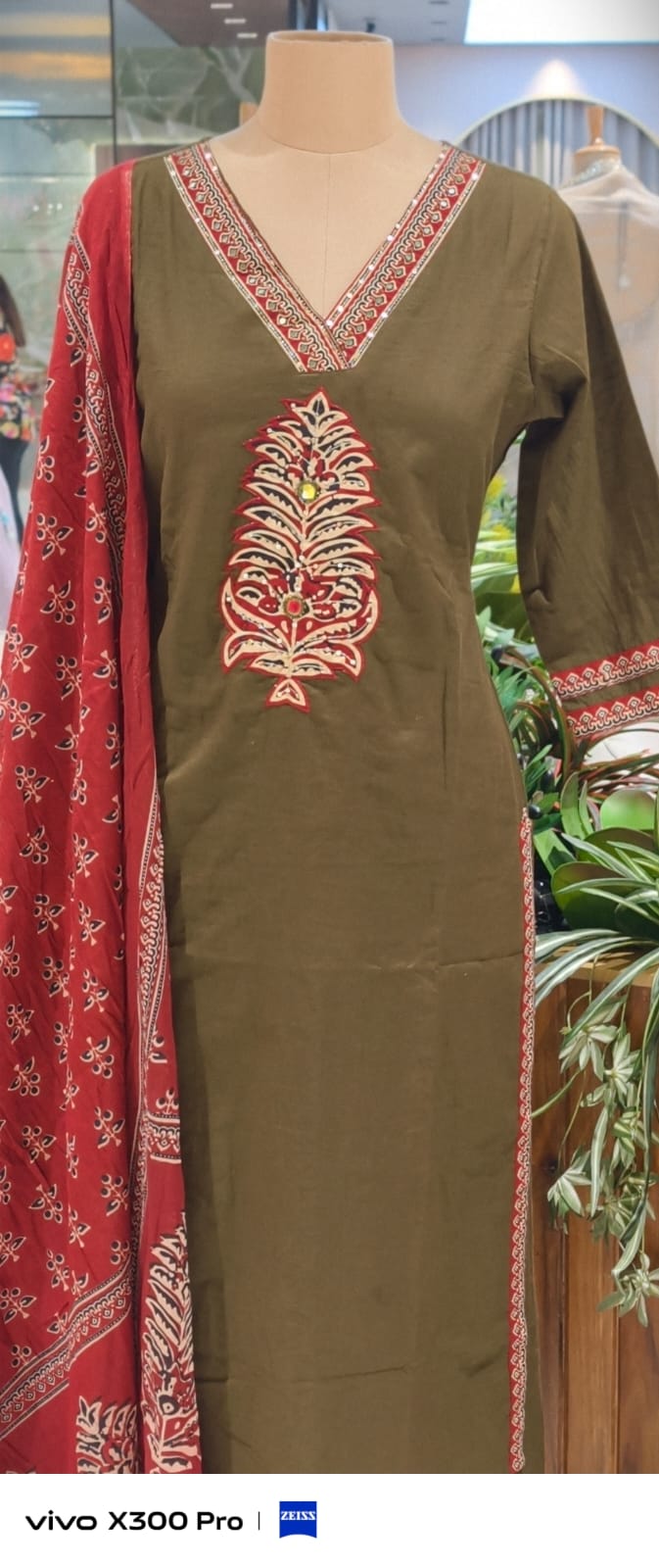 Palm Print Highlighted V-Neck Line Full Suit With Dupatta In Cotton Fabric- 12983 Lean Fit.0/