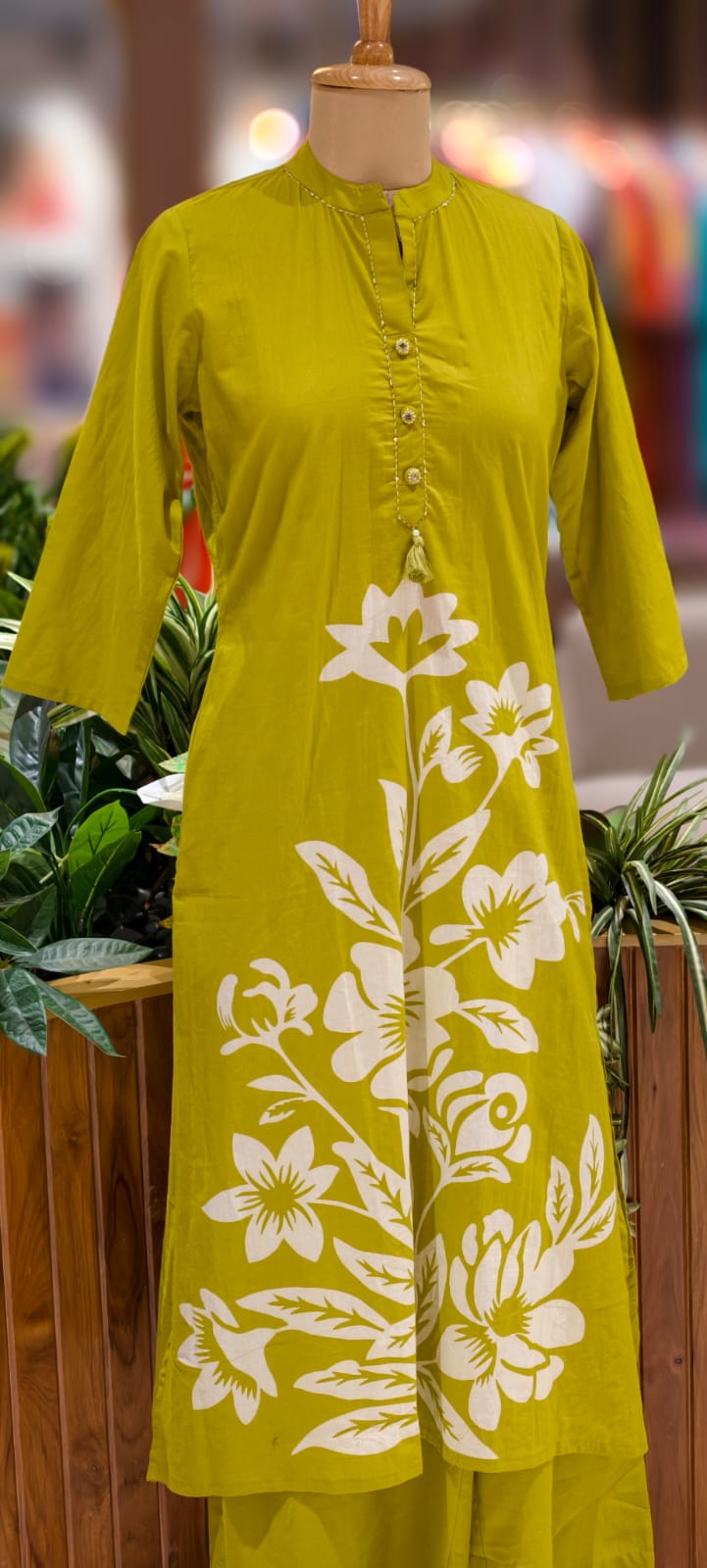 Buttoned & Thread Minimal Neck Line Printed Kurta Pant Set In Cotton Fabric- 13008