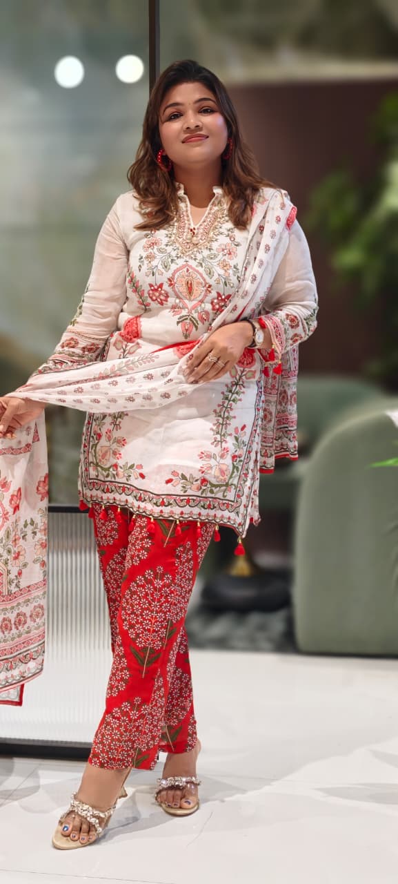 Gardenia Floral Printed Knee Length Kurta With Bright Bottom & Dupatta In Georgette Fabric- 12986