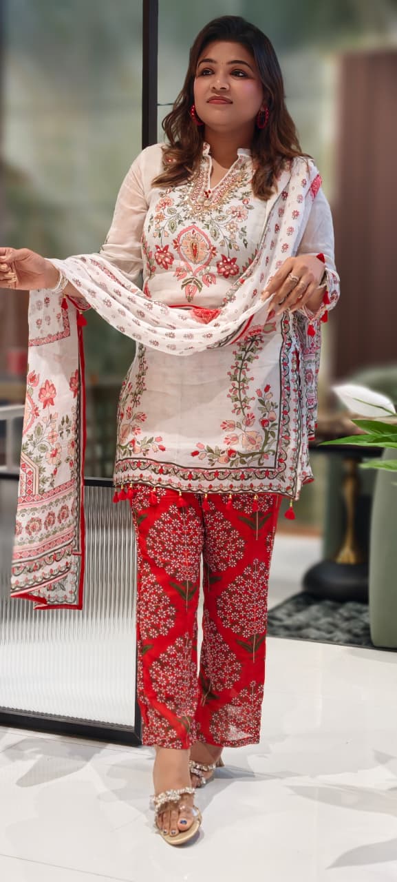 Gardenia Floral Printed Knee Length Kurta With Bright Bottom & Dupatta In Georgette Fabric- 12986