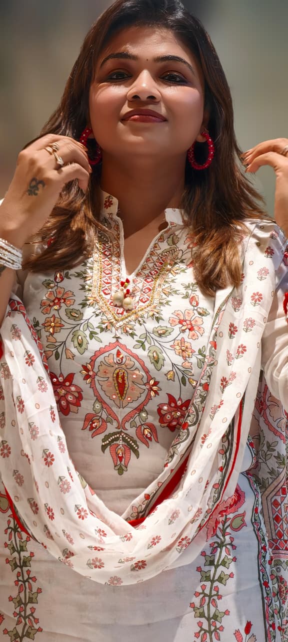 Gardenia Floral Printed Knee Length Kurta With Bright Bottom & Dupatta In Georgette Fabric- 12986