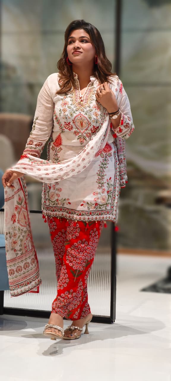 Gardenia Floral Printed Knee Length Kurta With Bright Bottom & Dupatta In Georgette Fabric- 12986