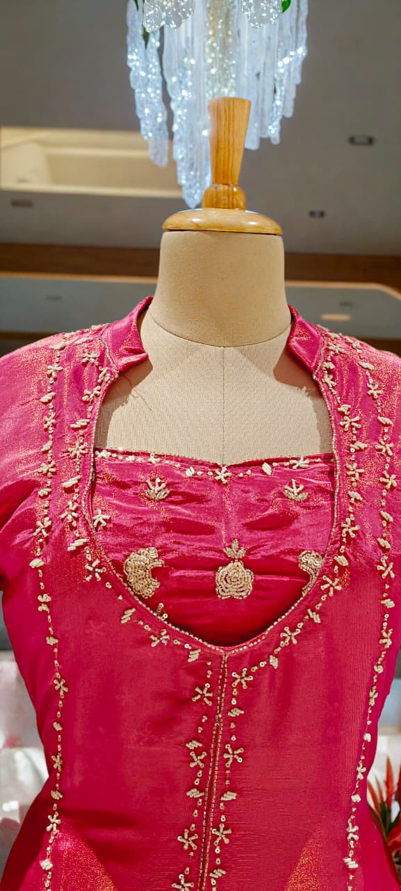 Tissue Elegance Shimmery Cut-Dana Line Suttle Work Buster With Outer & Bottom- 13051