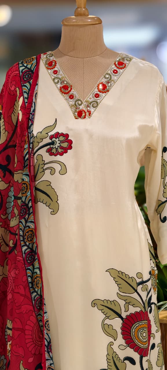 Very Uniquely Digital Printed V-Neck Line Suttle Full Suit Set With Dupatta In Crepe Fabric- 13076