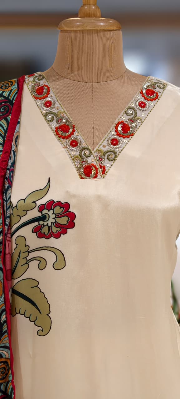 Very Uniquely Digital Printed V-Neck Line Suttle Full Suit Set With Dupatta In Crepe Fabric- 13076