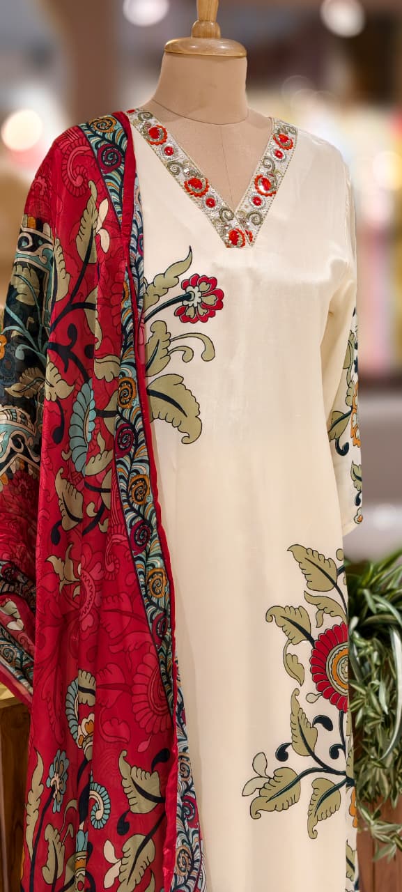 Very Uniquely Digital Printed V-Neck Line Suttle Full Suit Set With Dupatta In Crepe Fabric- 13076