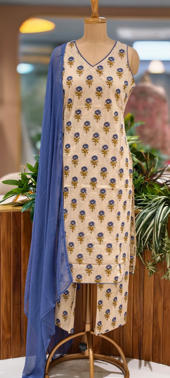 Beautiful Floral Printed Sleeveless Full Suit Set With Solid Dupatta In Cotton Fabric-13433