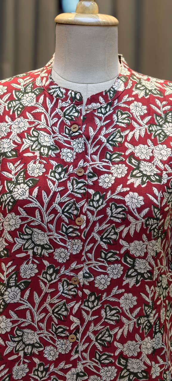 Blossom Bud Small Flower Motifs Printed Cotton Kurti Only-13683 (Dispatching After 1 Week)