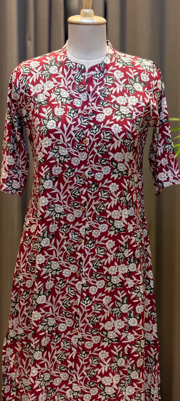 Blossom Bud Small Flower Motifs Printed Cotton Kurti Only-13683 (Dispatching After 1 Week)