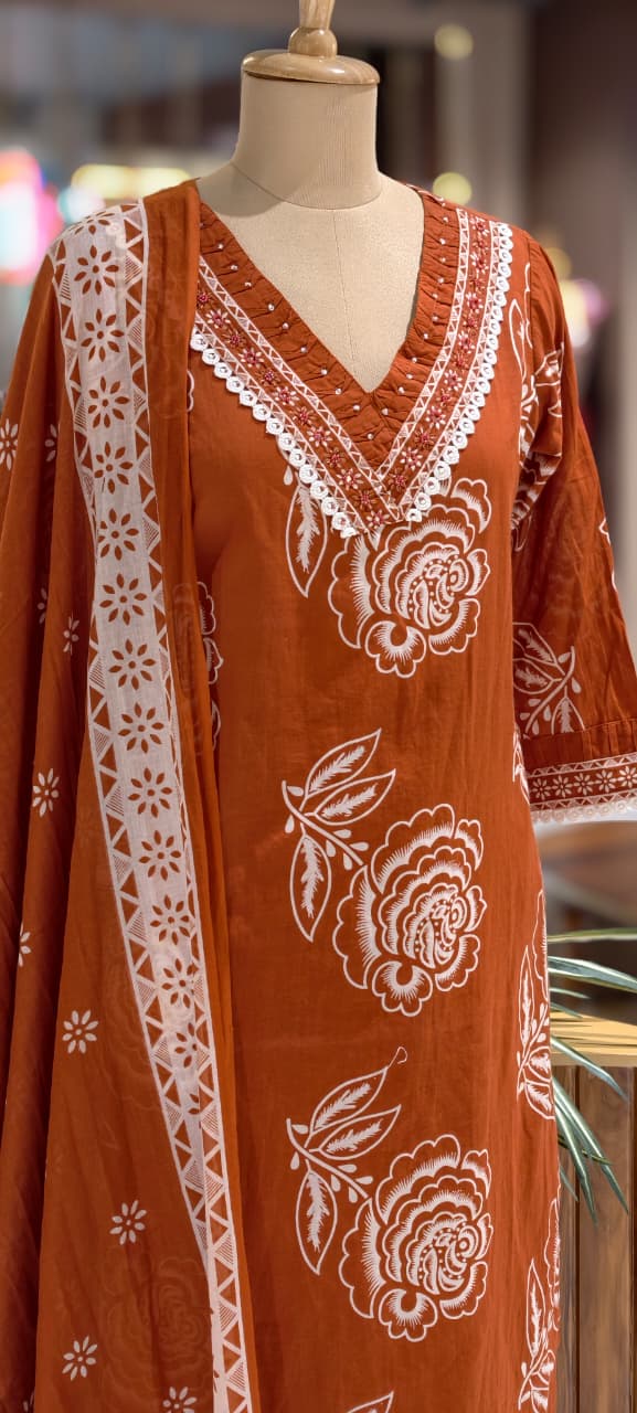 Rusted Tone Unique Look V-Neck Giant Floral Printed Cotton Full Suit Set With Dupatta