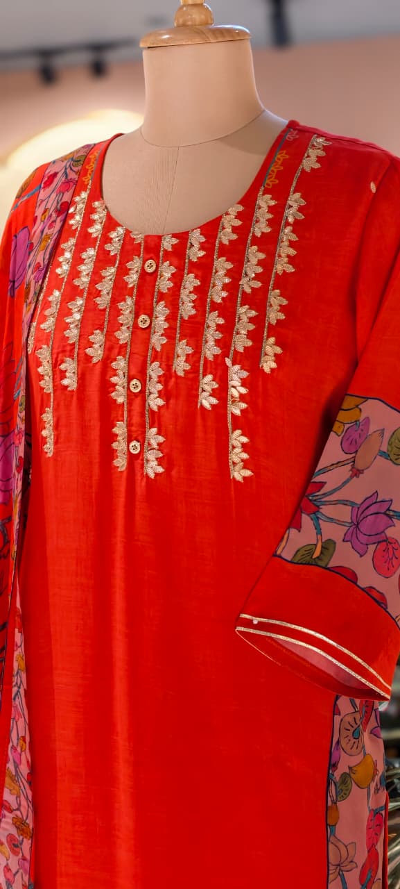 Gotta Paralleled Yoke With Floral Print In Side Slits Full Suit Set With Floral Dupatta In Crepe Fabric- 13758 (Slightly Lean Fit)