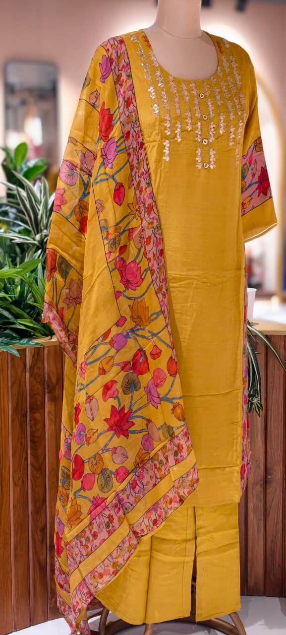 Gotta Paralleled Yoke With Floral Print In Side Slits Full Suit Set With Floral Dupatta In Crepe Fabric- 13758 (Slightly Lean Fit)