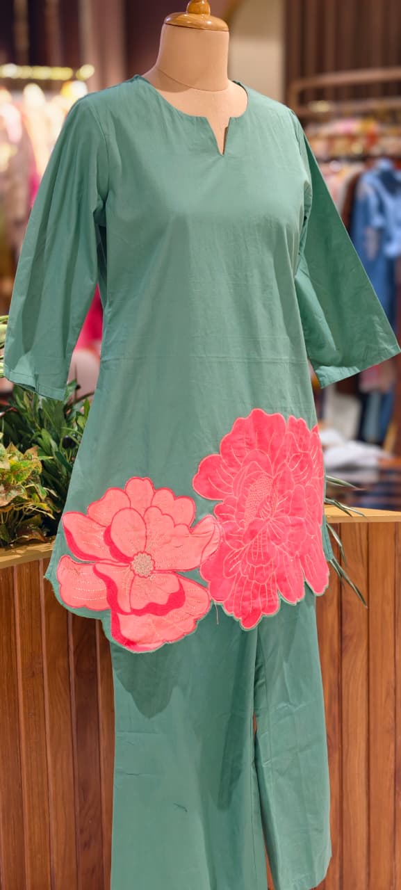 Complete Solid Very Minimal Floral Patch Look Vibrant Pure Cotton Co-Ord Set- 14280 RB228