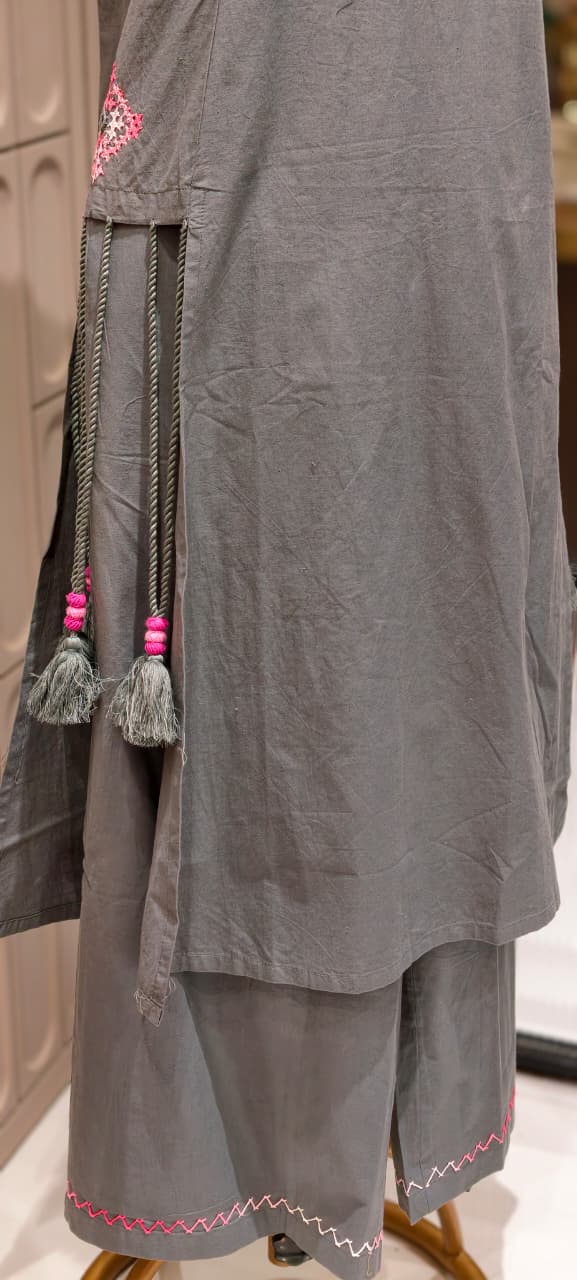 Graceful Thread Embroider Detailing Ash Elegance Sleeveless Cotton Suttel Kurta Pant Set- 14411