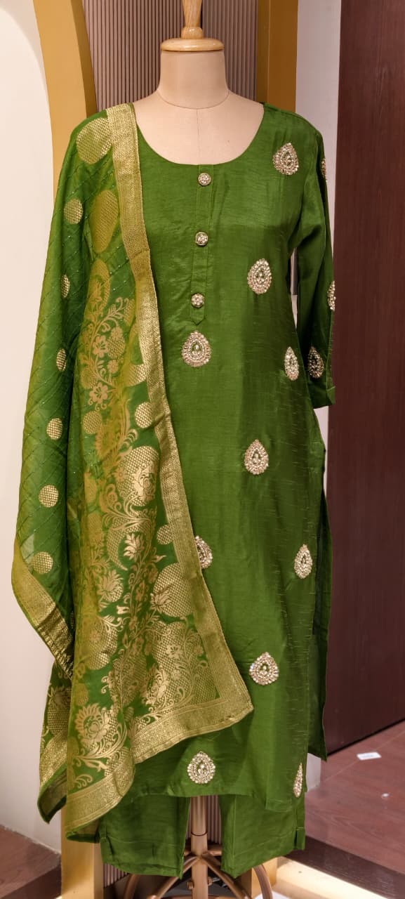 Woven Banarasi Classic Charm Bootis Russian Silk Full Suit Set With Dupatta-LEAN FIT(ADVISIBLE NEXT SIZE)