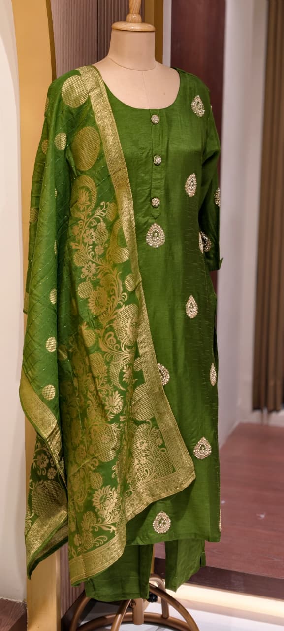 Woven Banarasi Classic Charm Bootis Russian Silk Full Suit Set With Dupatta-LEAN FIT(ADVISIBLE NEXT SIZE)