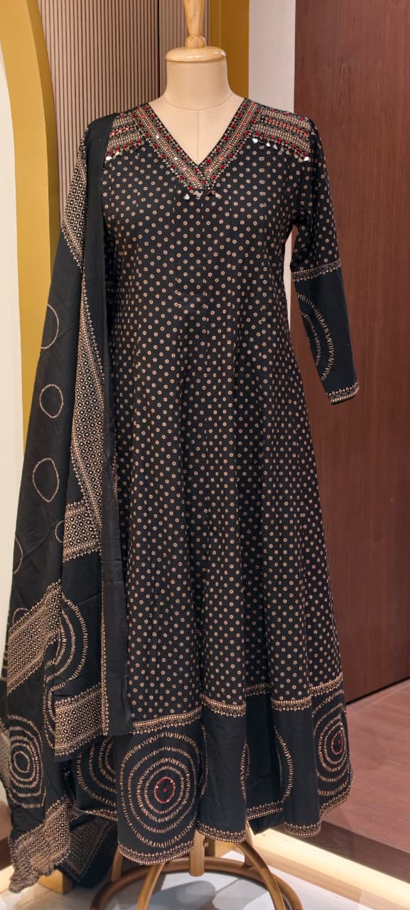 Tiny Block Prints V-Neck Panel Anarkali Full Suit Set With Dupatta In Cotton Fabric- 14902