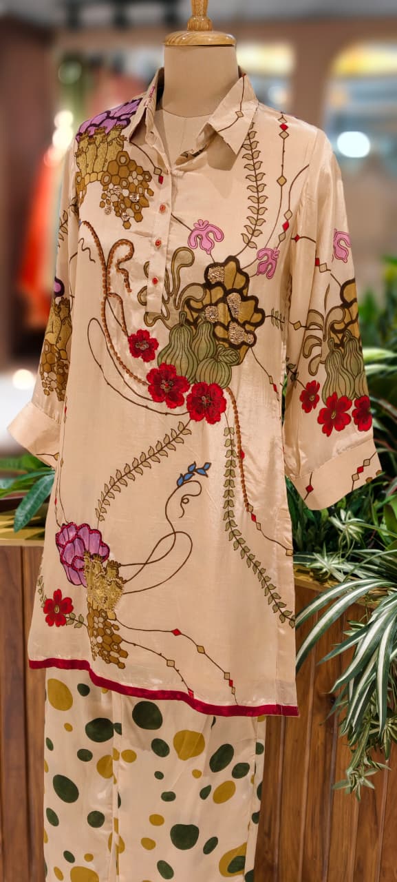 Floral Digital Print Pure Crepe Collared Kurta Pant Set With Buttoned Accent- 13092