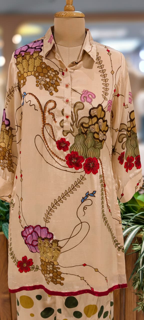 Floral Digital Print Pure Crepe Collared Kurta Pant Set With Buttoned Accent- 13092