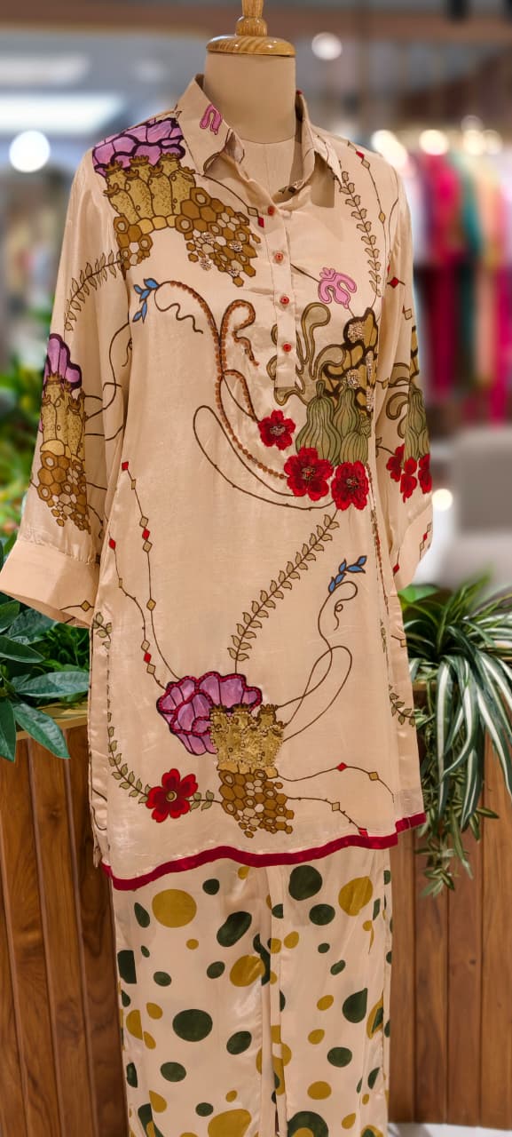 Floral Digital Print Pure Crepe Collared Kurta Pant Set With Buttoned Accent- 13092
