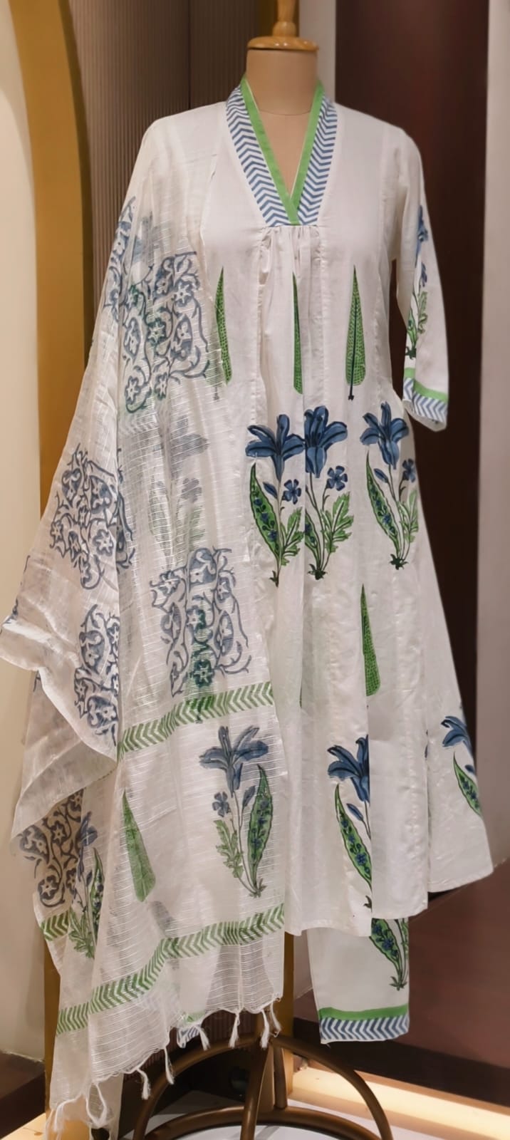 Premium Floral Print Mul Cotton Set Botanical Beauty A-Line Kurta Pant With Dupatta