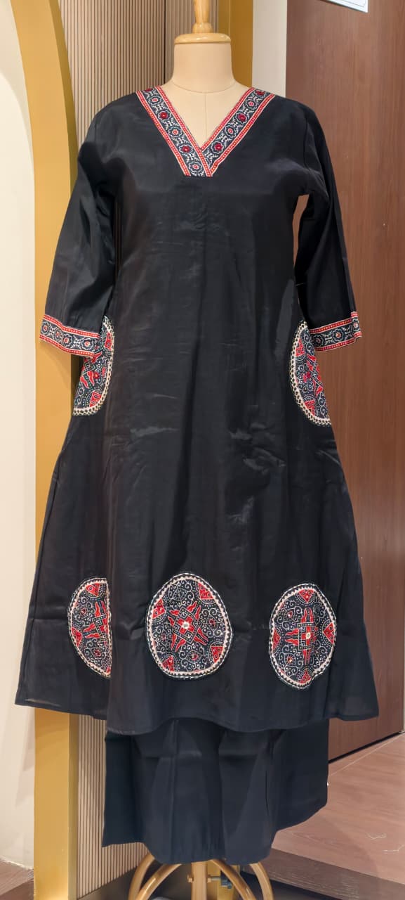 Elegant Midnight Bold V-Neck A-Line Surat Mul-Chanderi Full Suit Set with Statement Heritage Print Dupatta- 15163