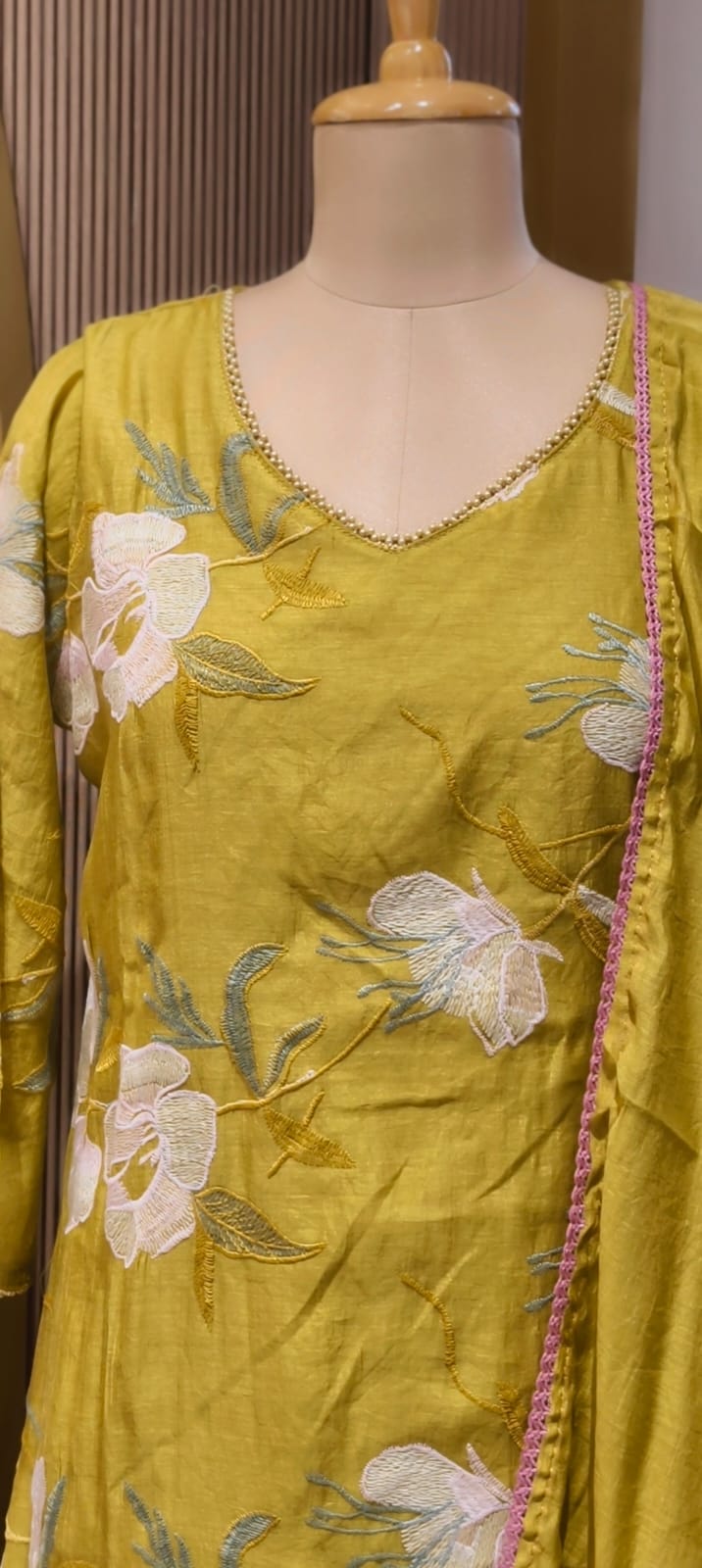 Elegant Applique Look Floral Embroidered 3-Piece Crush Surat Mul-Chanderi Full Suit Set With Dupatta- 15431