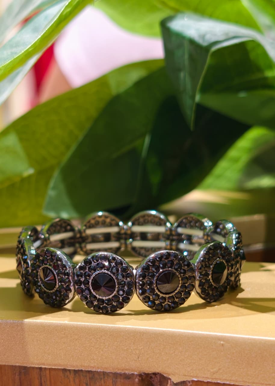 Premium Black Crystal Round Disc Stretch Bracelet –