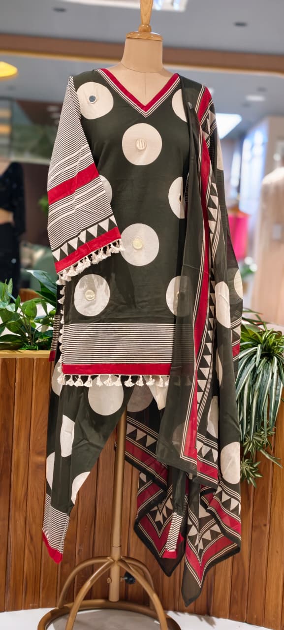 Giant Polka Geometric Prints Tassel Accent Foil Mirror Touch Boho Full Suit Set With Dupatta- 15681