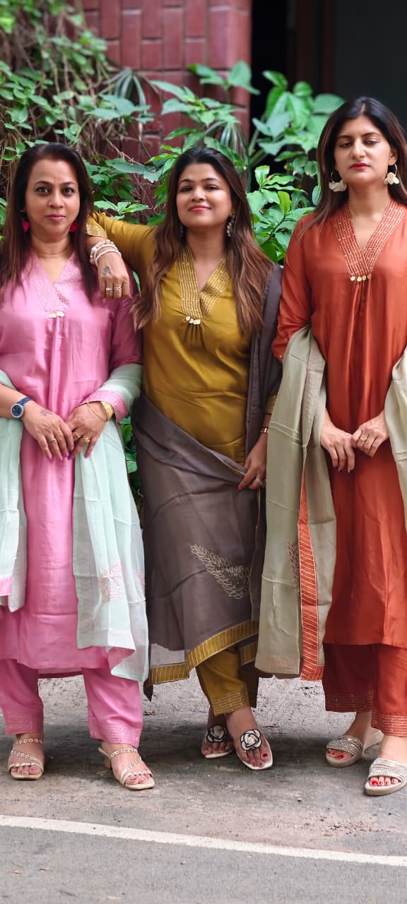 Banarasi Mul-Chanderi Solid A-Line Full Suit Set With Smart Dual Tone Dupatta & Minimal Coin Tassels Over Neck- 16040