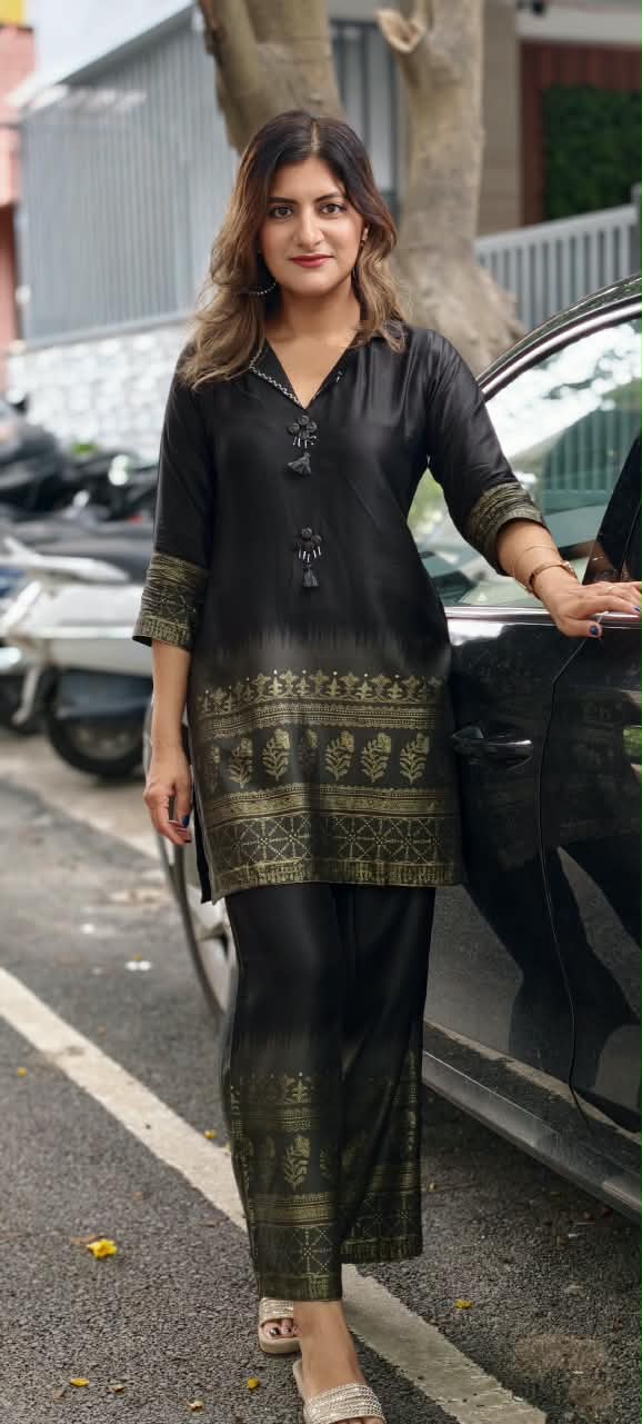 Traditional Ajrakh Prints Tassel Accented Neckline Slub Cotton Co-Ord Set- 15963