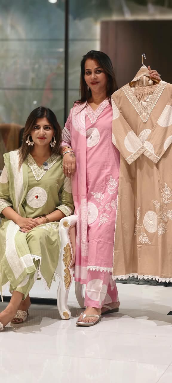 Crosia Lace Bordered Round Leaf Petal Embroidered Beautiful Cotton Full Suit Set With Dupatta- 16083