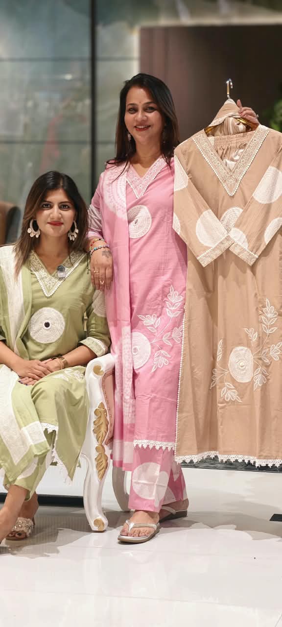 Crosia Lace Bordered Round Leaf Petal Embroidered Beautiful Cotton Full Suit Set With Dupatta- 16083