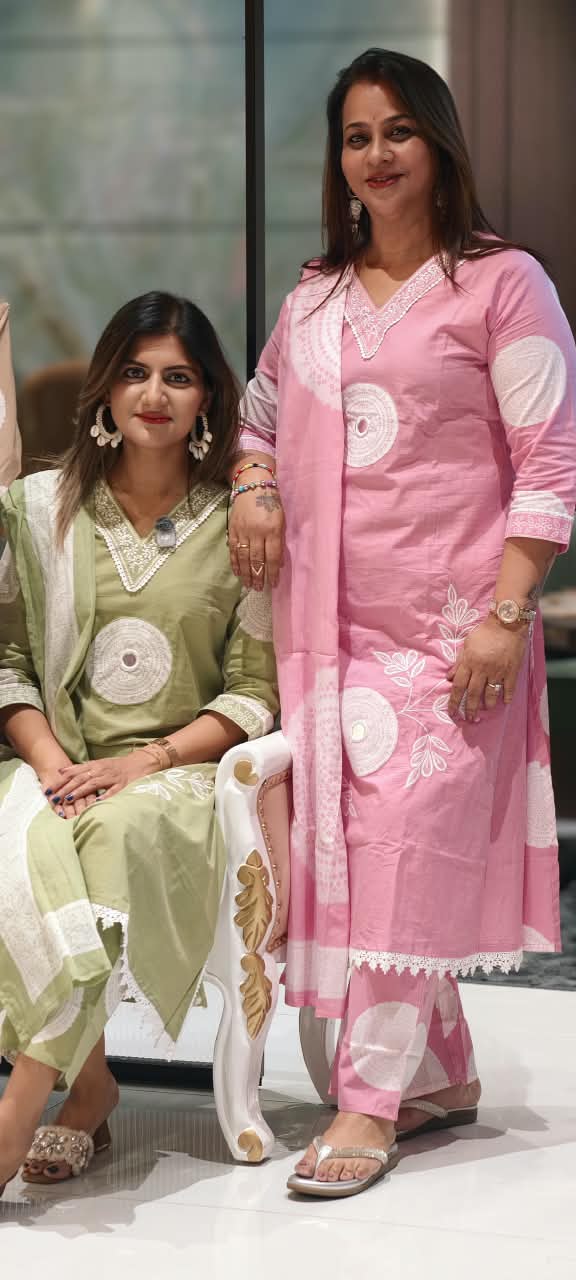 Crosia Lace Bordered Round Leaf Petal Embroidered Beautiful Cotton Full Suit Set With Dupatta- 16083