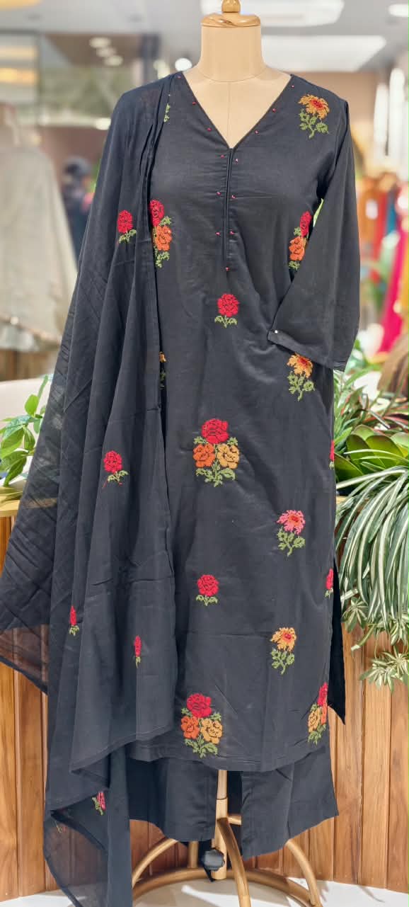Cross-Stitch Abstract Floral Embroidery Straigth Cotton Full Suit Set With Dupatta- 16093