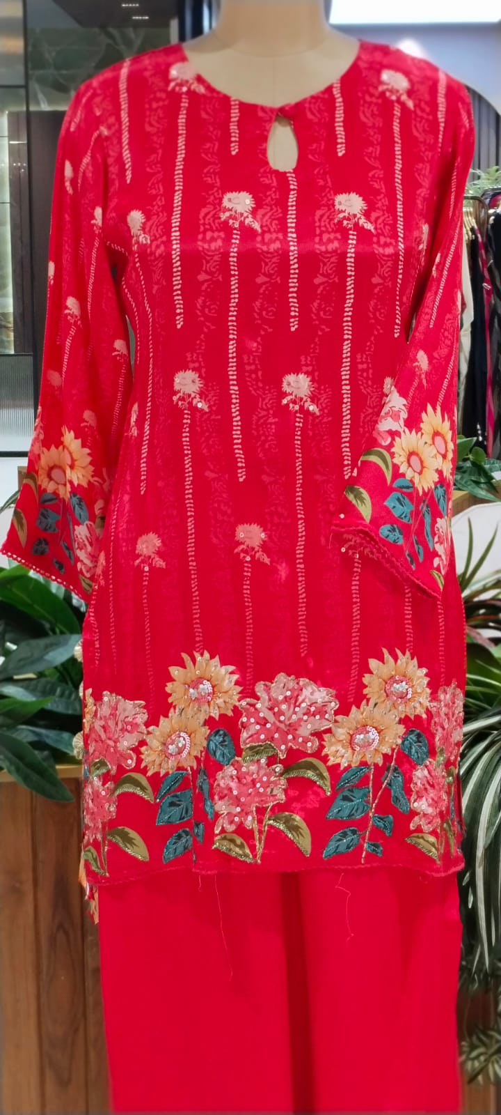 Bright Floral Embellished Kurta Set with Keyhole Neckline & Matching Wide-Leg Pants Co- 15858Ord Set-