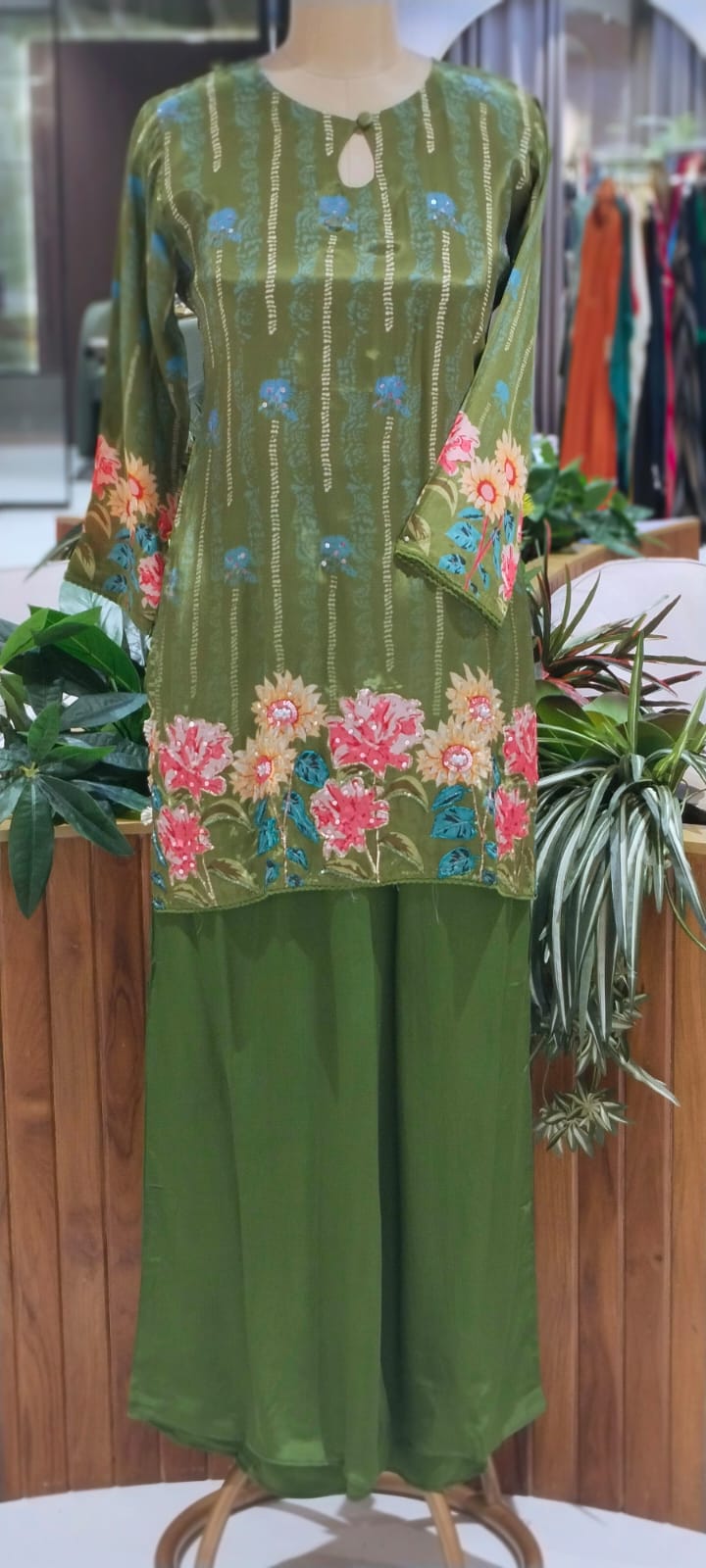 Bright Floral Embellished Kurta Set with Keyhole Neckline & Matching Wide-Leg Pants Co- 15858Ord Set-