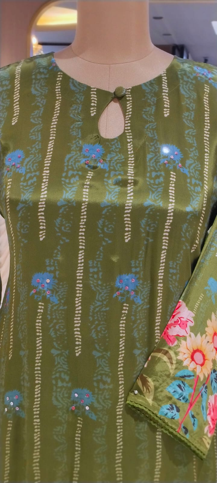Bright Floral Embellished Kurta Set with Keyhole Neckline & Matching Wide-Leg Pants Co- 15858Ord Set-
