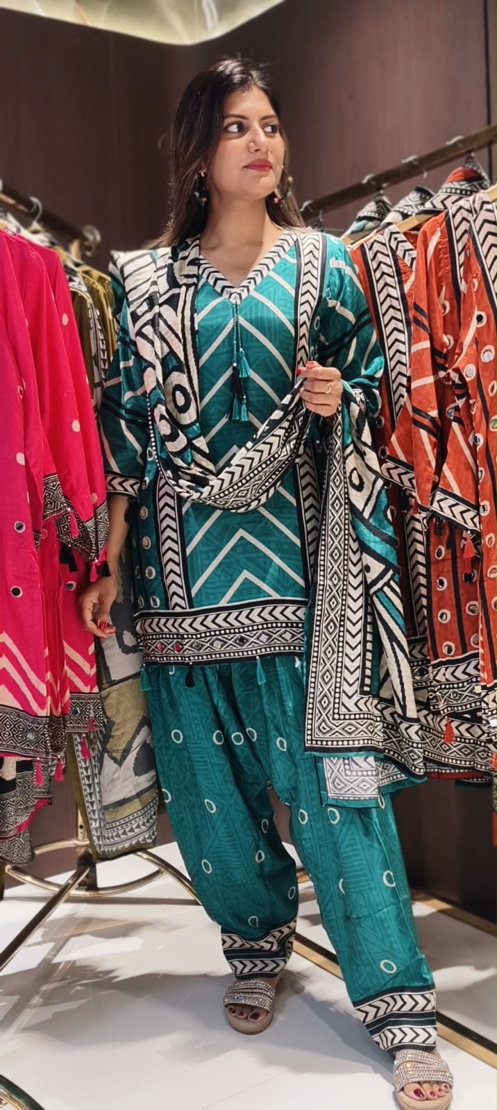Linear Abstract Printed Real Mirror Detailing Muslin Full Suit Set With Dupatta & Farshi Bottom- 16457 Lean Fit