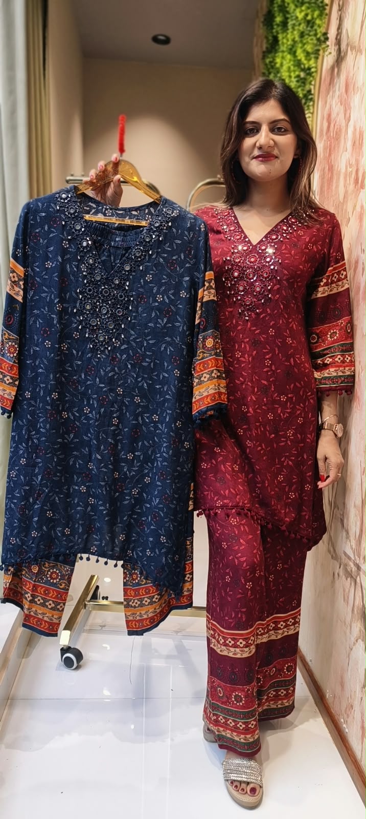 Bohmeian Real Mirror Touch Neckline Tiny Floral Printed Slub Cotton Kurta Pant Set- 16389