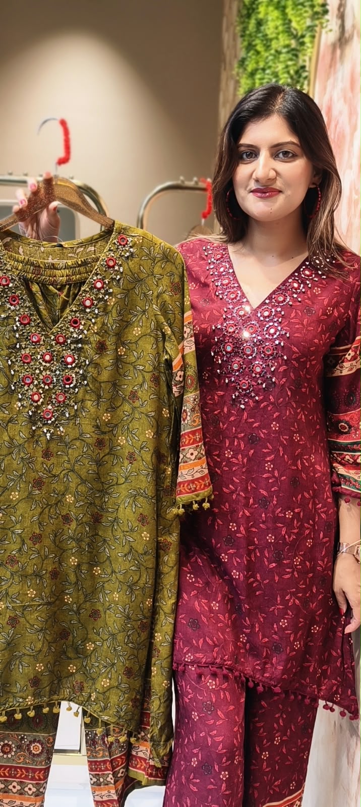 Bohmeian Real Mirror Touch Neckline Tiny Floral Printed Slub Cotton Kurta Pant Set- 16389