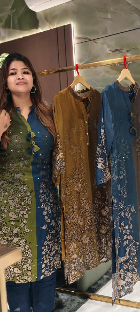 Kalamkari Print Button Down Accent Mandarin Collar Muslin Long Kurta Pant Set- 16517