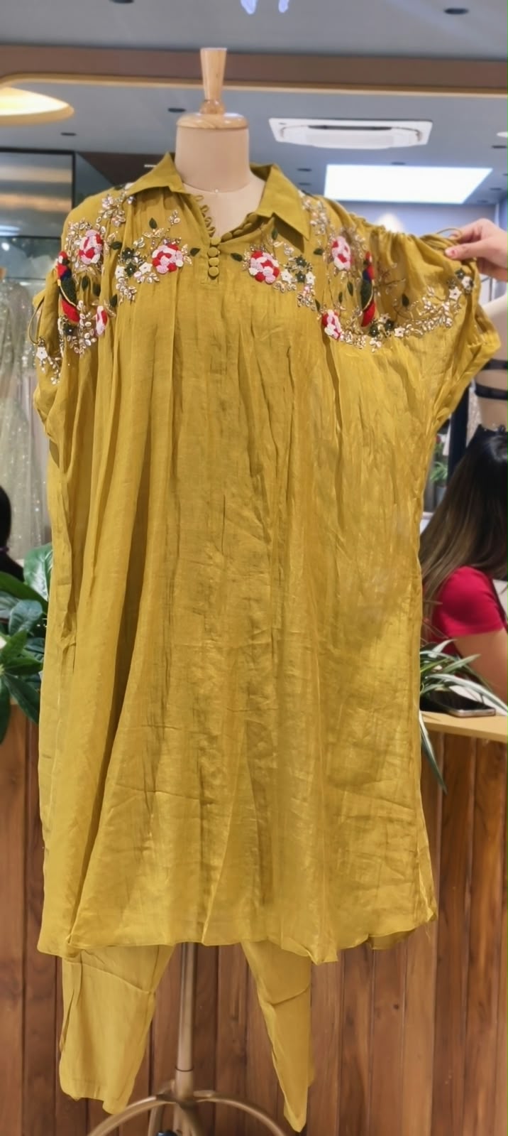 Cute Tiny Floral Highlights Over Shoulder Mul-Chanderi Kurta Pant Set- 16302