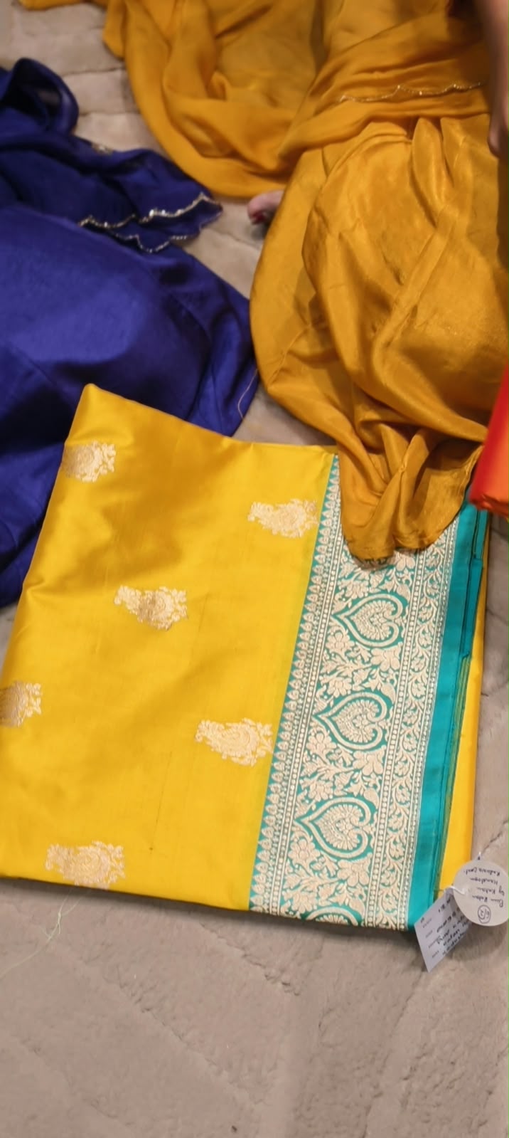 Vibrant Pure Katan Banarasi Handloom Dual-Tone Unstitched Saree with Elaborate Paisley Zari Border- 16547