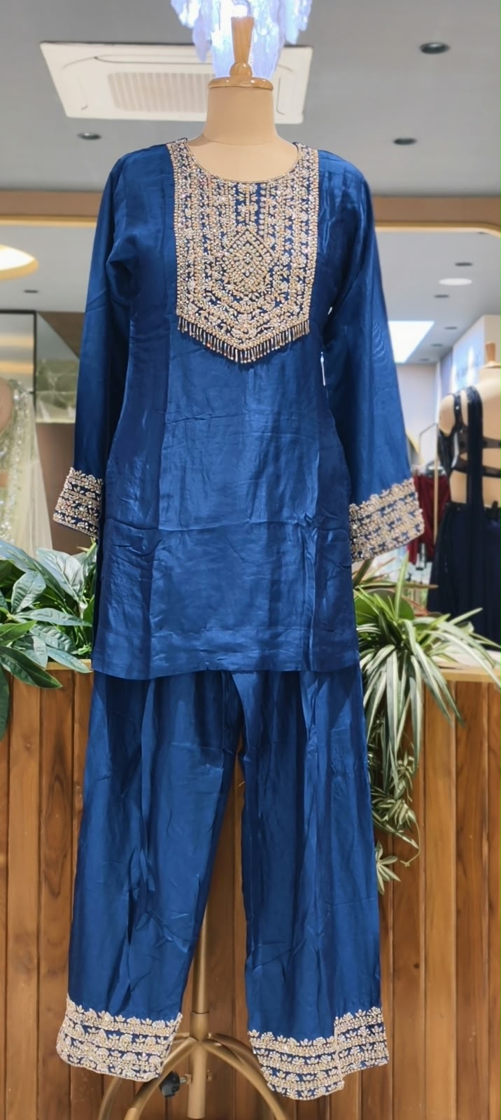 Pittan Work Hand-Embroidered Beaded Fringe Yoke Short Kurta With Farshi Bottom & Matching Dupatta- 16624