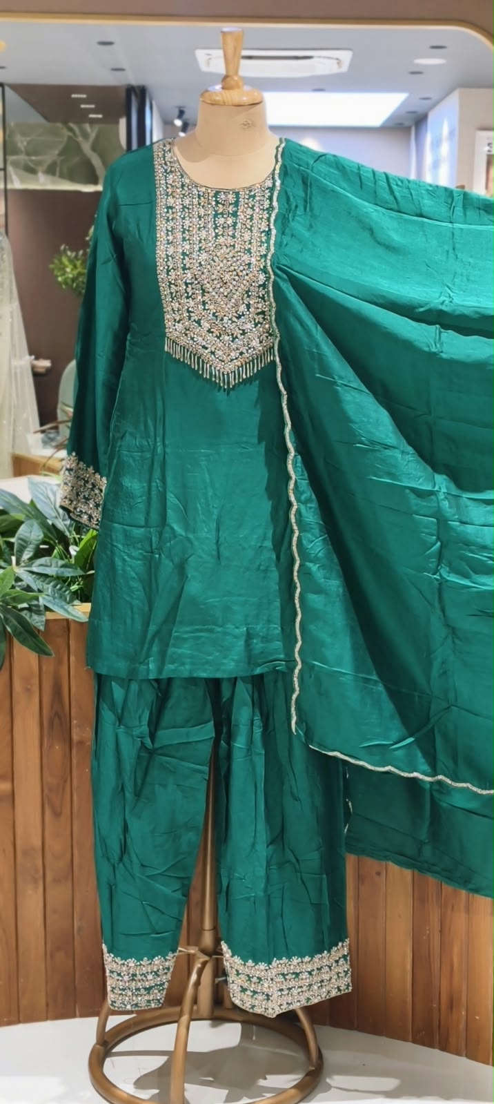 Pittan Work Hand-Embroidered Beaded Fringe Yoke Short Kurta With Farshi Bottom & Matching Dupatta- 16624