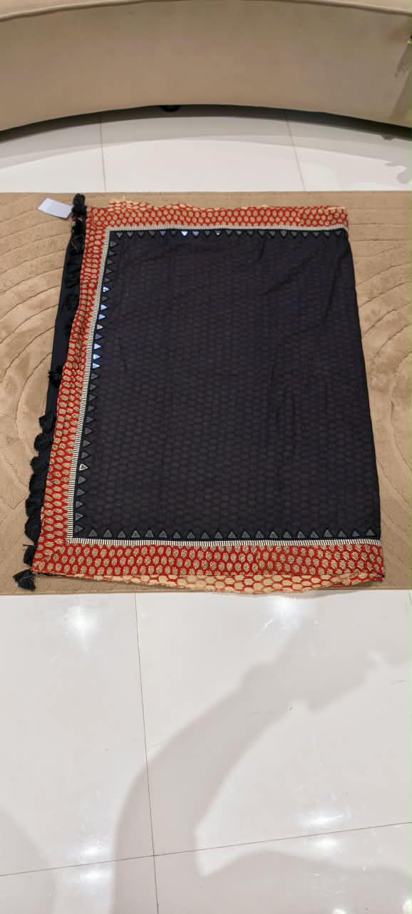Elegant Black & Red Handloom Cotton Saree with Floral Block Print Contrast Border & Tassel Detailing with Unstitched Blouse 16610