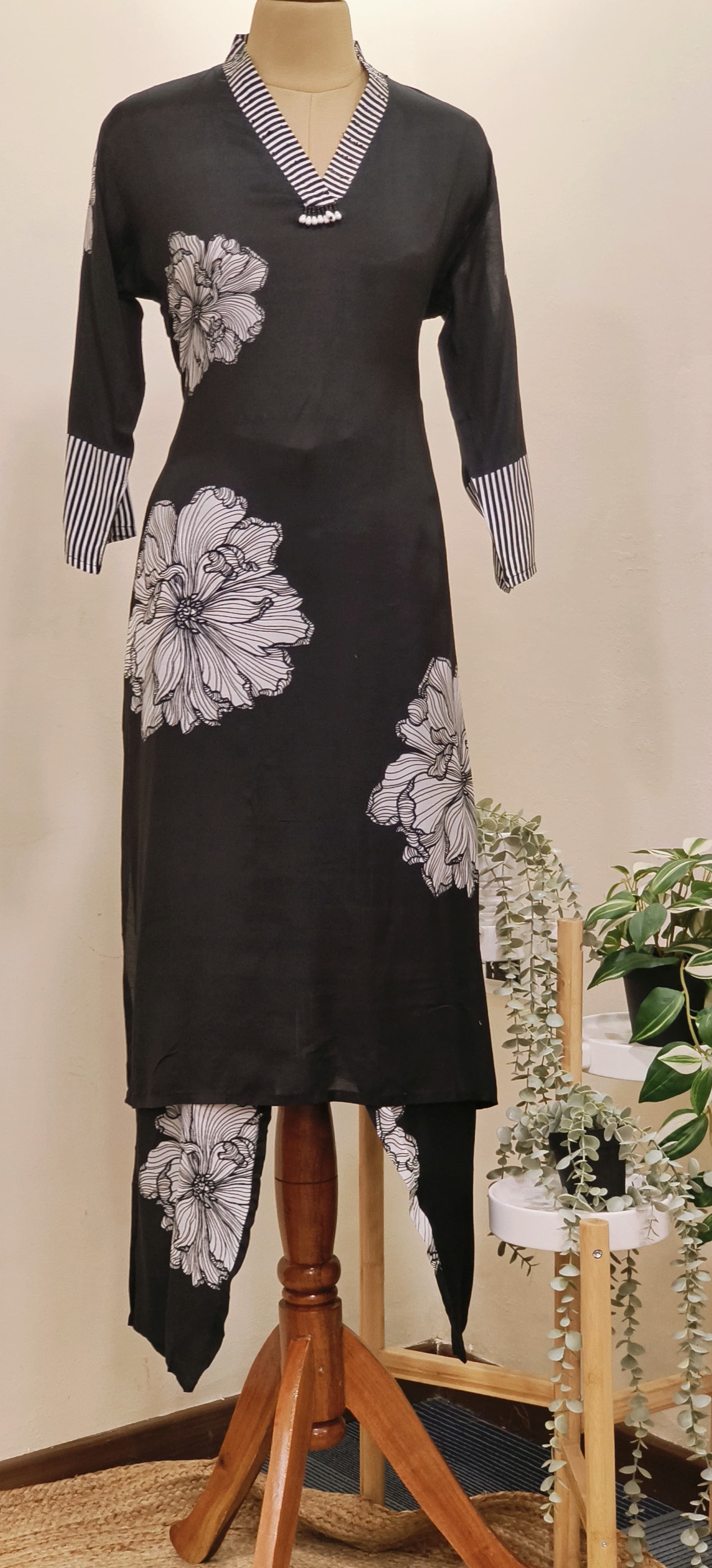 Beautiful V-neck Embroidered crape floral print kurta pant set 0f 2- DRYWASH-05898